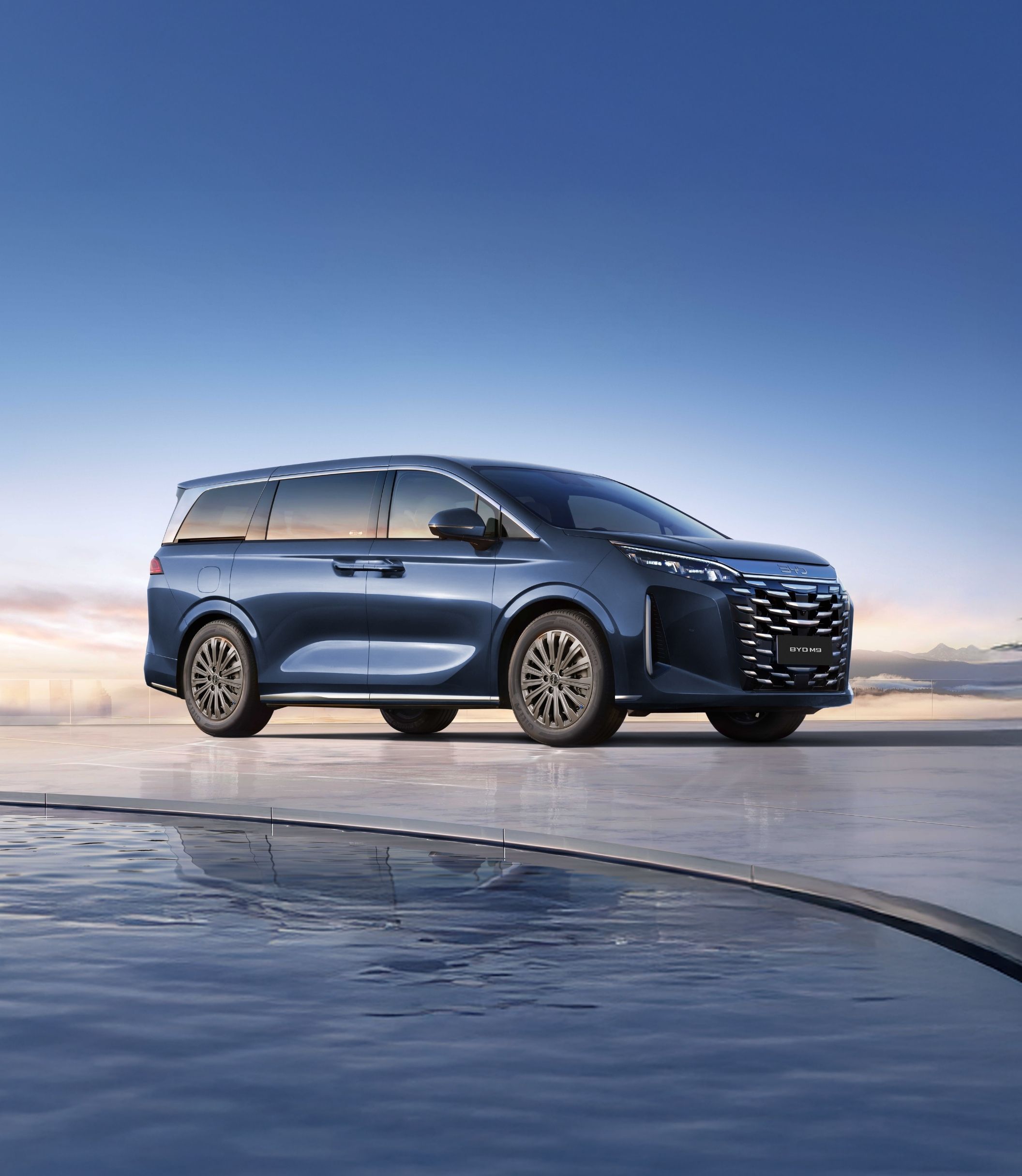 BYD M9