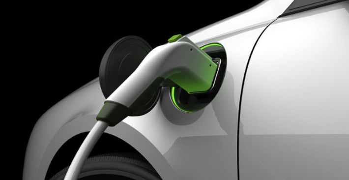 Có nên sạc đầy pin xe điện khi di chuyển?