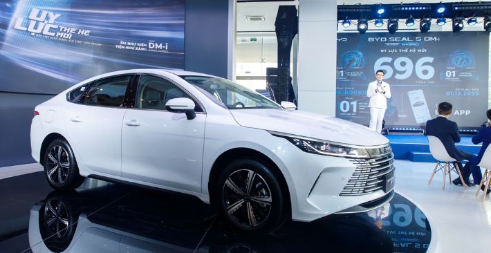 BYD Seal 5 - sedan PHEV đầu tiên ra mắt Việt Nam, giá 696 triệu đồng
